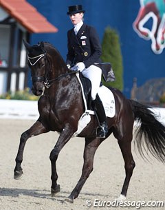 Nathalie zu Sayn-Wittgenstein keeps chiselling on her complicated Danish mare Fabienne (by Future Cup) and while all the pieces have not yet fallen together, the black mare makes progress with each ride