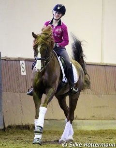 Angelika Frömming made Pauline Borde count to practise the flying changes. The 13-year-young face says it all!