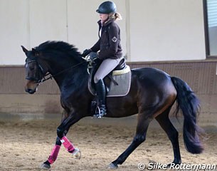 Barbara Jung and her diminutive Hanoverian mare Rascalina worked on double voltes and circles to improve the bend on both reins.
