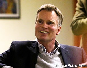 Thies Kaspareit from the German FN in discussion with the auditors on Friday evening