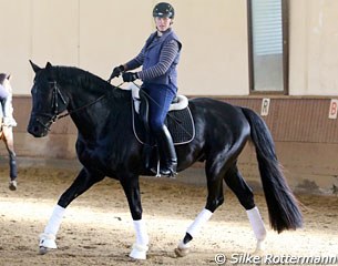 Professional Anke Möller riding her own Tambour-son Herzenswunsch with Angelika Frömming.