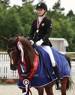 Sahra Edseth Solbakken and Valerossi win the 2016 Norwegian Pony Championships :: Photo © Thea Mørch Aas