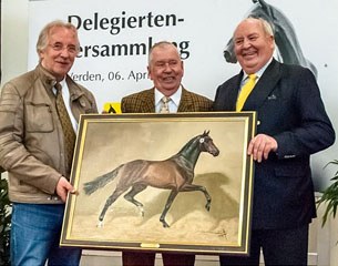 Detlef Ruddat decorated with the Fritz von der Decken prize :: Photo courtesy Hannoveraner Verband