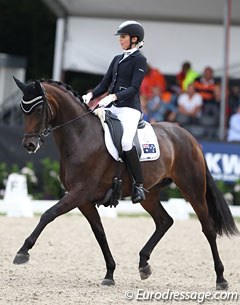 Danish based Australian Simone Pearce on the 6-year old Fine Time (by Furstenball x Sandro Hit) :: Photo © Astrid Appels