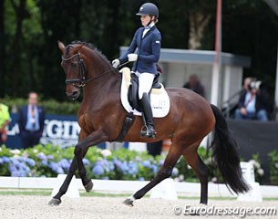 Veronique Roerink on Flanell (by Apache x Don Schufro)
