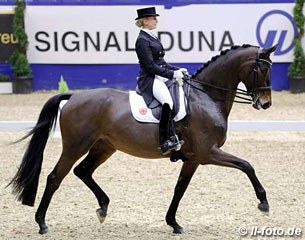 Jessica von Bredow-Werndl on the Trakehner mare Dalera BB (by Easy Game x Handryk) :: Photo © LL-foto