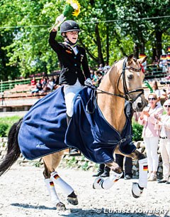 Lucie Anouk Baumgürtel and Massimiliano win the 2017 European Pony Championships