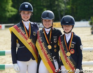The 2017 Preis der Besten winners: Rebecca Horstmann, Jil-Marielle Becks, Lucie-Anouk Baumgurtel :: Photo © Mirka Nilkens