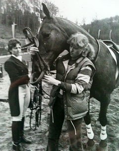 Ruth Klimke gets a helping hand from Claudia Rosner tacking Leonardo for his Grand Prix test at the 1982 CDN Neuwied