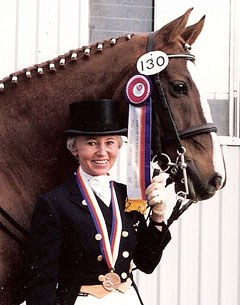 Evi Pracht and Emirage with their Olympic team medal in 1988