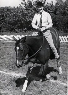 Diana Mason and Tramella bowing for the Queen