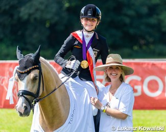 Kristy Oatley with her gold medal winning daughter Rose at the 2021 European Pony Championships :: Photo © Lukasz Kowalski