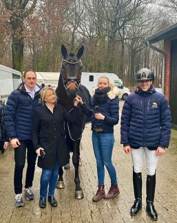 Team Avalon's Easy at the 2022 Trakehner Spring Approval in Munster :: Photo © Bernadette Brune