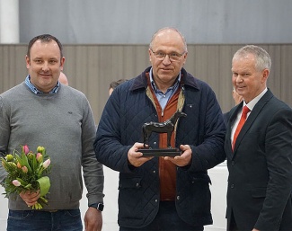 Ralf Johanshon (right) hands Bernd Goeke the award for being Stallion Rearer of the Year 2022 during the Delegate Assembly.
