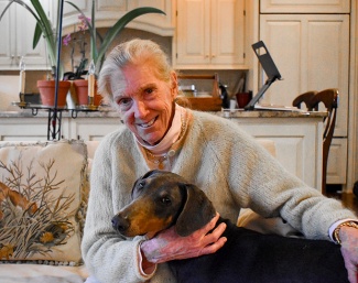 U.S. Olympian Donnan Plumb (née Sharp), a student of Richard Wätjen, with her dog Blause at home in the U.S.A.