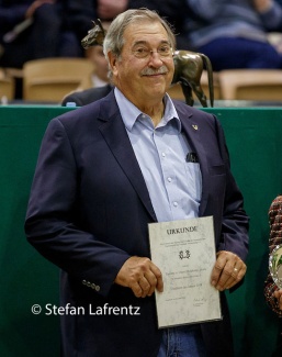 Dr. Tim Holekamp at the 2019 Trakehner Stallion Licensing in Germany :: Photo © Stefan Lafrentz