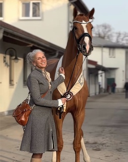 Monic Schmidheiny of Gestut von Bellin with Smaragd Rot von Bellin, one of the champions of the 2026 DSP Licensing