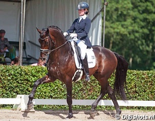 Lisanne der Nederlanden on Davino VOD at the 2013 Pavo Cup Finals :: Photo © Digishots