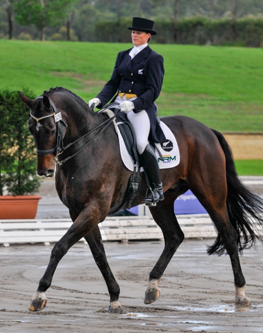 Vanessa Way and KH Arvan at the 2013 CDI Sydney :: Photo © Venhaus