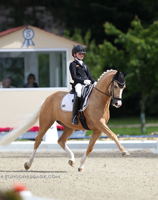 Rose Oatley and Daddy Moon at the 2019 CDIO-P Hagen :: Photo © Astrid Appels