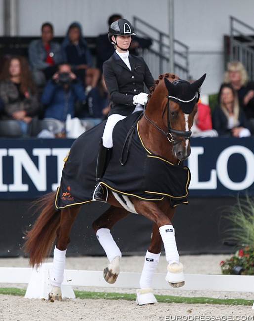 Eva Möller and So Unique win the 4-year old pilot project at the 2019 World Young Horse Championships :: Photo © Astrid Appels