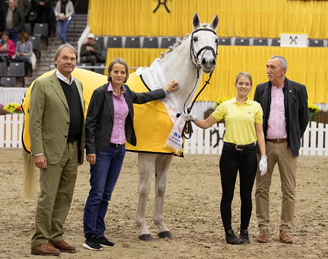 Hanoverian mare of the Year 2019 Havana with breeder Dr. Hilmer Meyer Kulenkampff and Ilse Lamotte and owner Wolfgang Lutz.