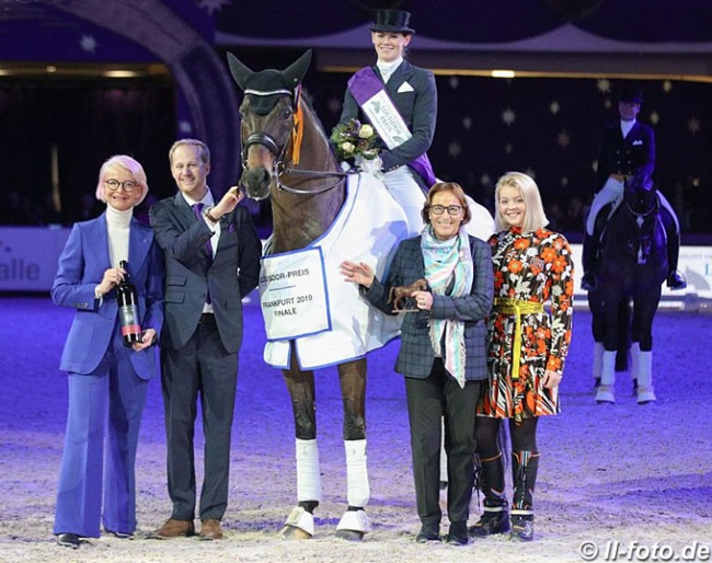 Kirchhoff and L'Arbuste win the 2019 Louisdor Cup Final. Judge Evi Eisenhardt holding the trophy :: Photo © LL-foto