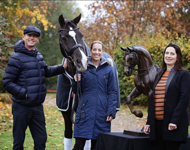Carl Hester, Valegro, Charlotte Dujardin, and Valegro's statue with sculptor Georgie Welch :: Photo © Rose Lewis