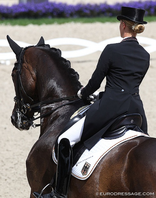 Good posture in the saddle :: Photo © Astrid Appels
