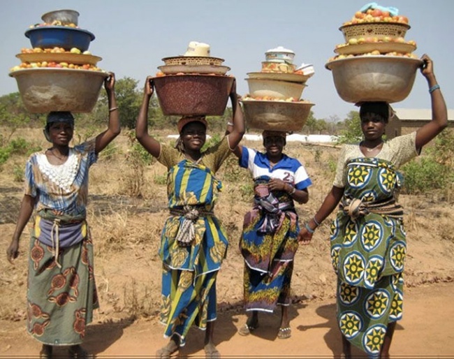 As part of the culture in many parts of the world, especially on the African continent, many women grow up carrying things (such as bowls) on their heads.  Although perhaps some of us have tried to take a few steps with a book on our heads for posture, it is almost unimaginable to think about carrying something with such weight. And for miles and miles every day! So you might be asking yourself...what does THIS have to do with riding? The answer is: A LOT!