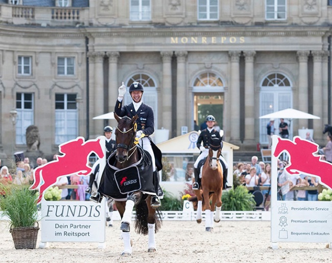 Grand Prix action in front of Castle Mon Repost in Ludwigsburg :: Photo © Thomas Hellmann