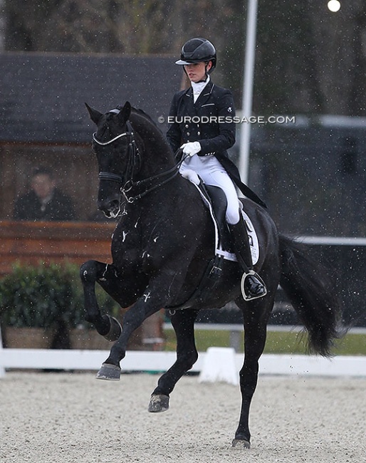 Charlotte Fry and Glamourdale canter in the wet snow to a personal best at the 2022 CDI Opglabbeek