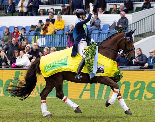 Kathleen Kröncke (née Keller) and Hampton Court win the 2022 Hamburg Dressage Derby :: Photo © Thomas Hellmann