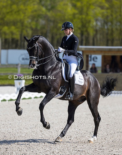 Emmelie Scholtens making her international GP show debut on Indian Rock at the 2022 CDI Kronenberg :: Photo © Digishots