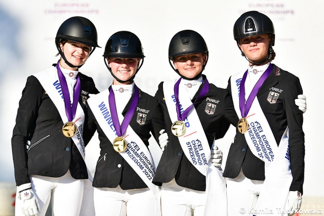 Gold for Team Germany at the 2022 European Pony Championships :: Photos © Kamila Tworkowska