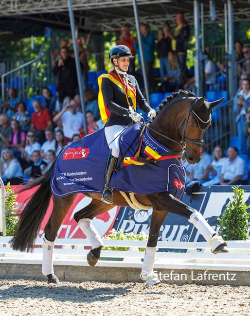 Kira Goerens-Ripphoff and Final Dream are the 5-year old champions at the 2022 Bundeschampionate :: Photos © Stefan Lafrentz