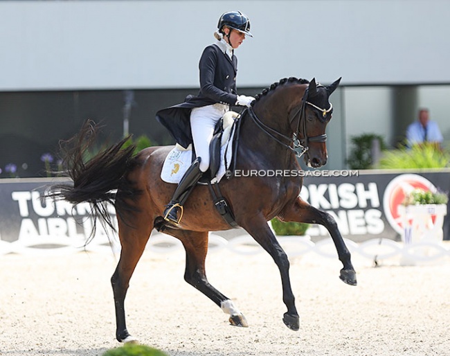 Simone Pearce on Royal and Proud at the 2022 CDIO Aachen :: Photo © Astrid Appels