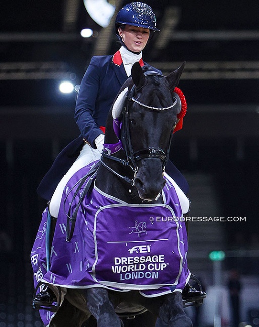 Lottie Fry and Glamourdale win the Kur to Music at the 2022 CDI-W London :: Photo © Astrid Appels