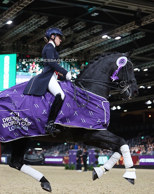 Lottie Fry and Glamourdale win the Short Grand Prix at the 2022 CDI-W London :: Photo © Astrid Appels