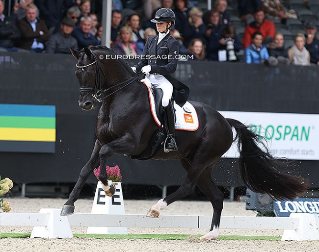Charlotte Fry and Kjento at the 2022 World Young Horse Championships :: Photo © Astrid Appels