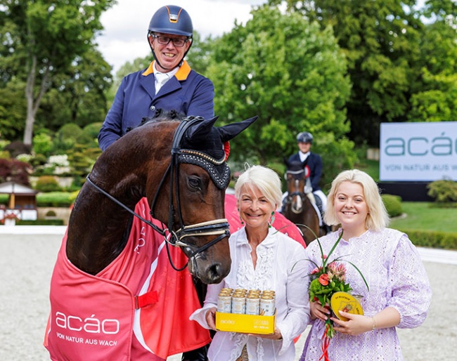 Pieter van der Raadt on Furore Fantastico with Ann Kathrin and Marie Linsenhoff in the prize giving at the 2023 CDI/CDN Kronberg :: Photo © Stefan Lafrentz