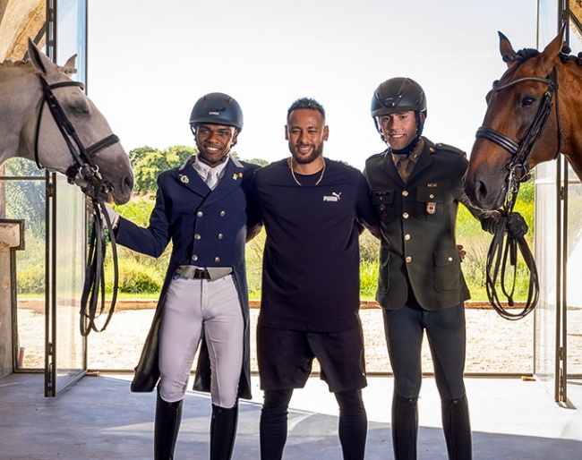 Word famous football player Neymar da Silva Santos Júnior flanked by Renderson Oliveira (with Fogoso) and Joao Oliva (with Escorial), the two flagship stallions of Team Campline