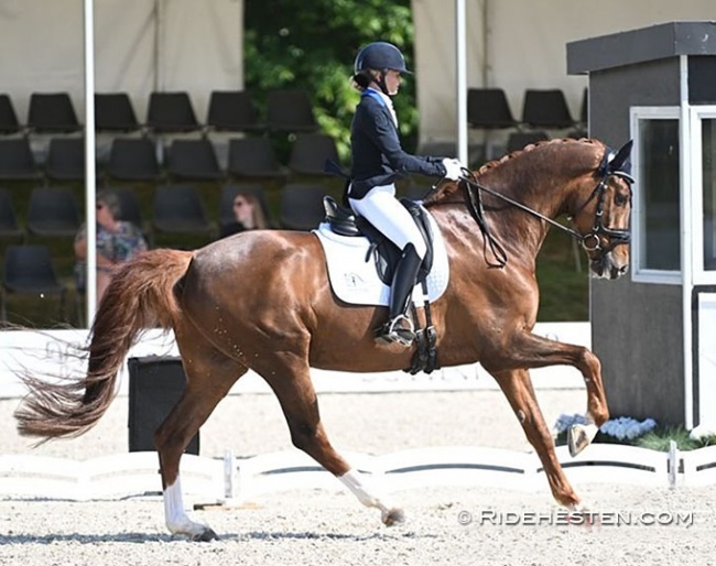 Line Thorning Jørgensen on Blue Hors Zackzimo :: Photo © Ridehesten