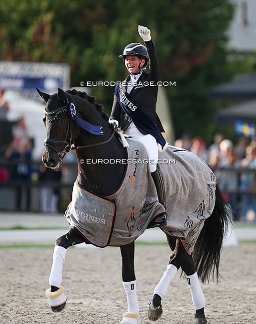 Global Player OLD, winner of the 6-year old division at the 2022 World Young Horse Championships under Eva Möller :: Photo © Astrid Appels