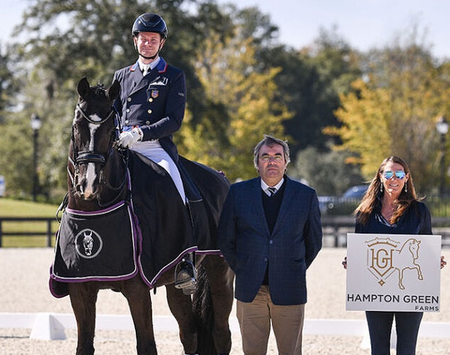 Kevin Kohmann and Dünensee flanked by judge Carlos Lopes at the 2023 CDI-W Ocala :: Photo © Q2 Photography