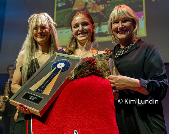 Ronja Kardos (center) is th recipient of the Comet of the Year Award at the 2023 Swedish Riders Gala :: Photo © Kim Lundin