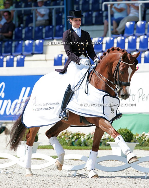 Julie de Deken and Fazzino winning the inaugural U25 tour at the 2010 CDIO Aachen :: Photo © Astrid Appels