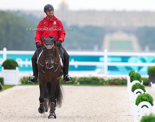 Jose Daniel Martin Dockx walking Malagueno LXXXIII in the Olympic arena in Paris :: Photo © Astrid Appels