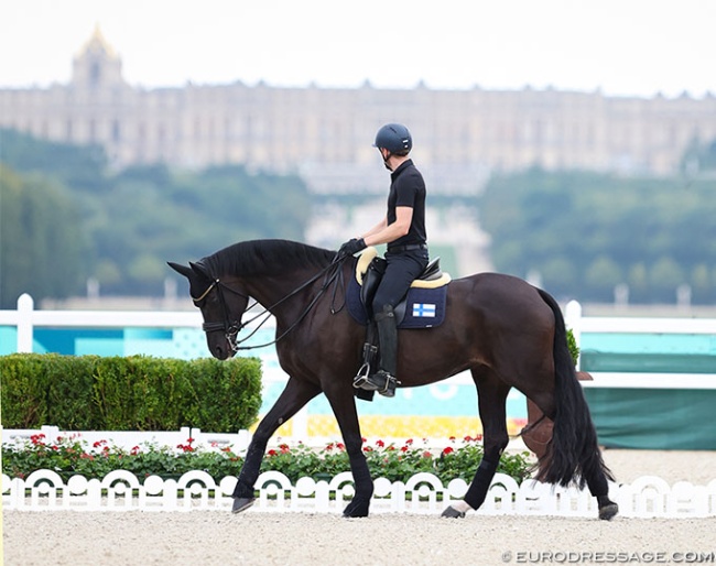 Ruoste admiring the stunning backdrop at the 2024 Olympic Games in Versailles :: Photo © Astrid Appels