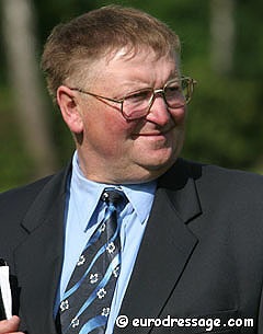Gerd Folkers at the 2004 Oldenburg Elite Mare Show in Rastede :: Photo © Astrid Appels